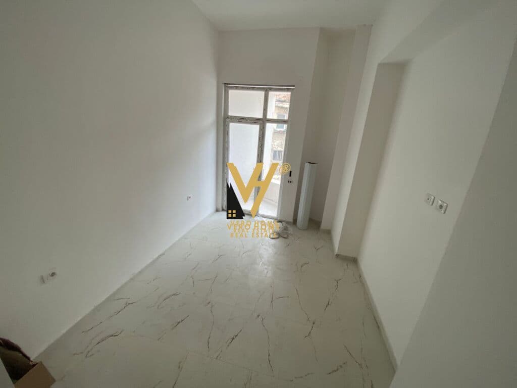 JEPET ZYRE 70 M2 ME QERA NE QENDER 600 EURO 2