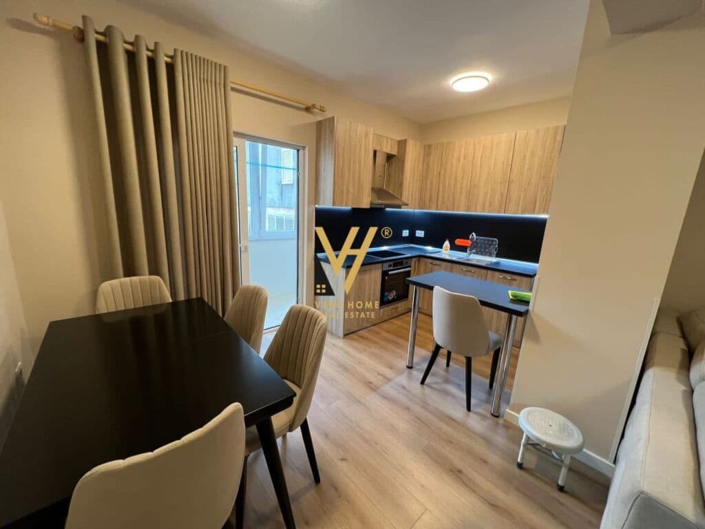 Jepet Apartament 1+1 me qera te Kafe Flora 75 m2