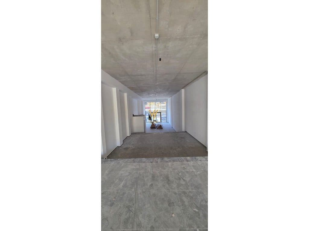 JEPET DYQAN 125 M2 ME QIRA TE RRUGA E BARRIKADAVE 3.500 EURO 1