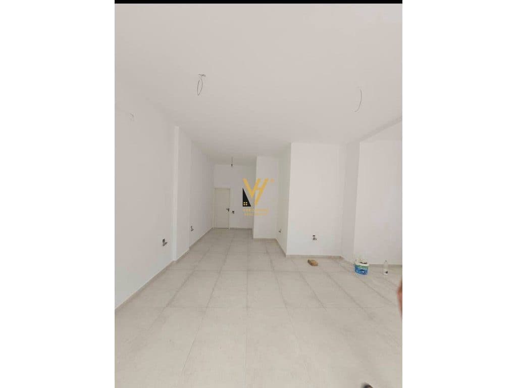 JEPET AMBIENT BIZNESI 60 M2 ME QERA NE DON BOSKO 50.000 LEKE 2