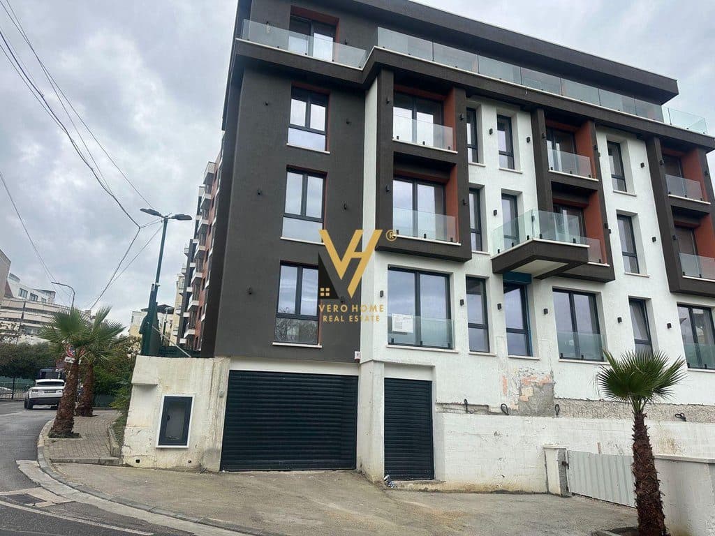 JEPET GODINE 1.100 M2 ME QERA TE KODRA E DIELLIT 8.500 EURO 2