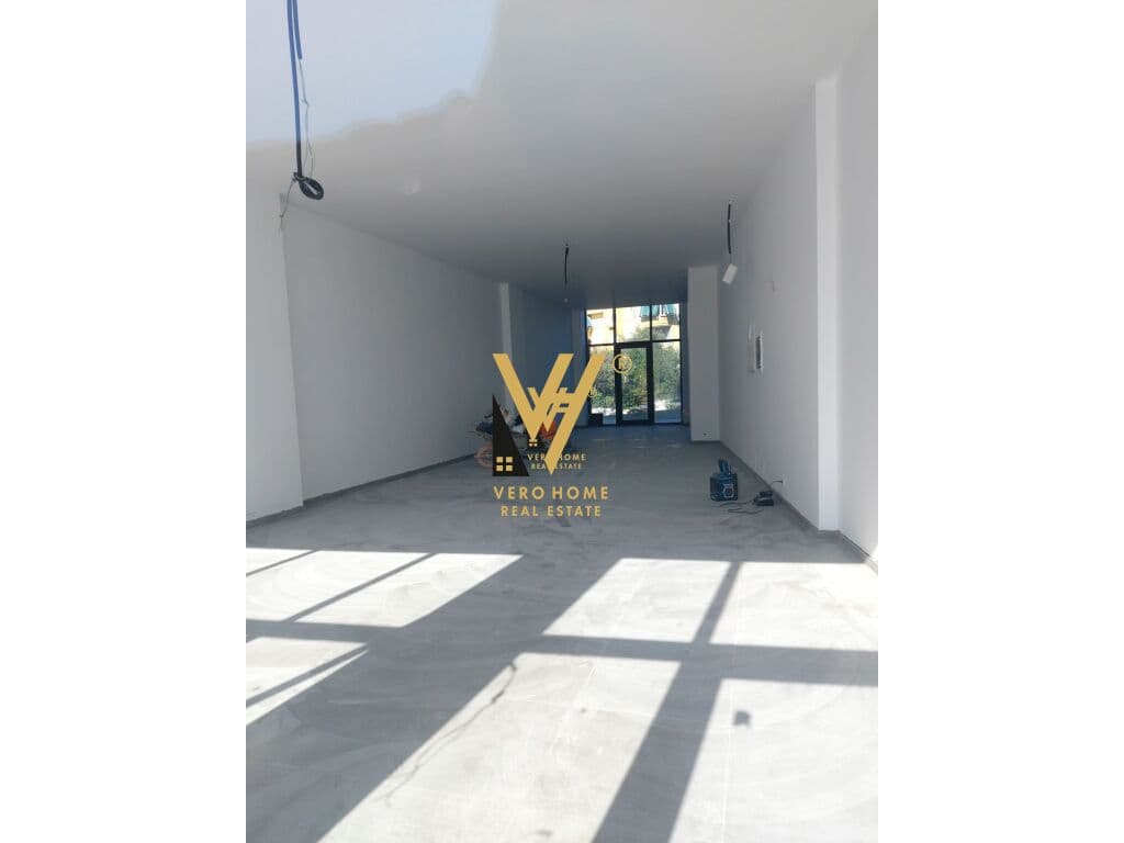 JEPET DYQAN 110 M2 ME QERA TE LAKE VIEW,LIQENI ARTIFICIAL 2.800 EURO 1