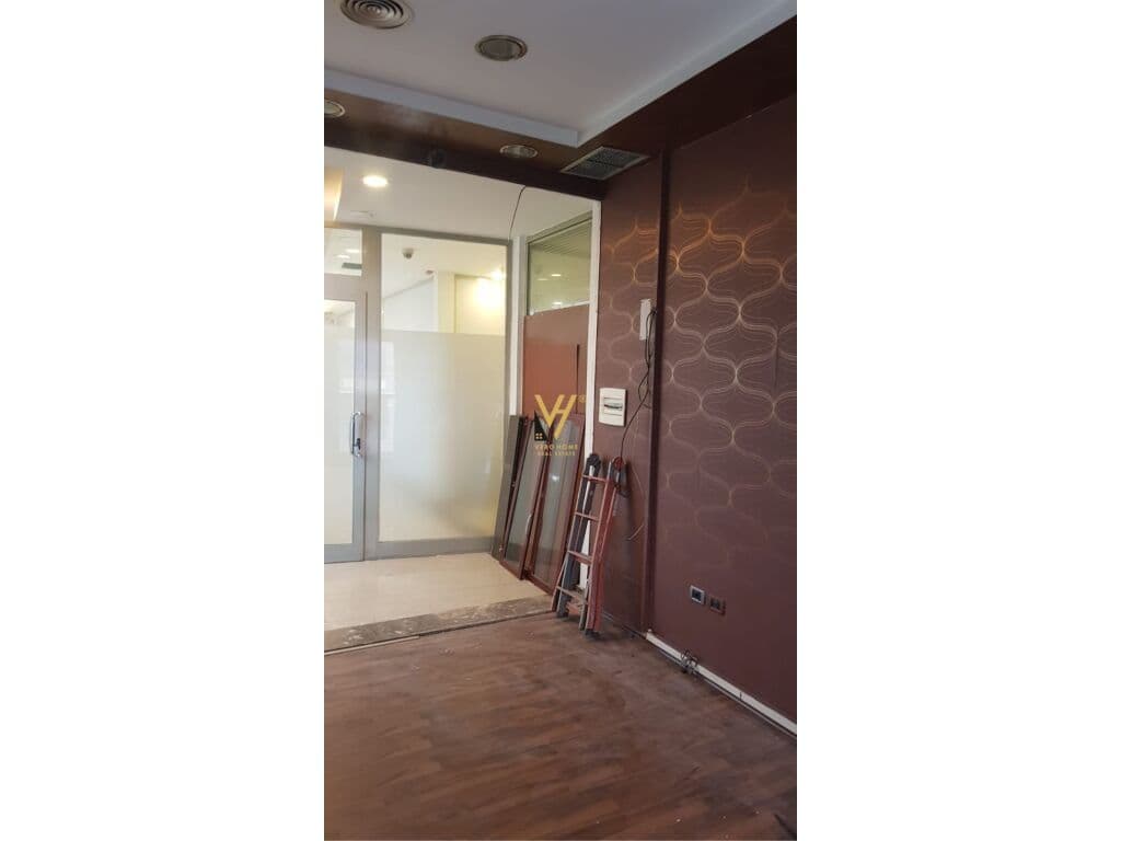 Shitet Ambient Biznesi te Rruga e Barrikadave 28 m2 2
