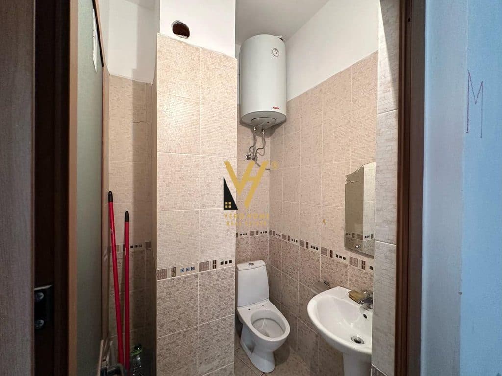 JEPET AMBIENT BIZNESI 100 M2 ME QIRA NE BRRYL 1.000 EURO 4