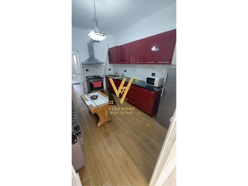 JEPET AMBIENT 120 M2 ME QERA MYSLYM SHYRI 900 EURO 3