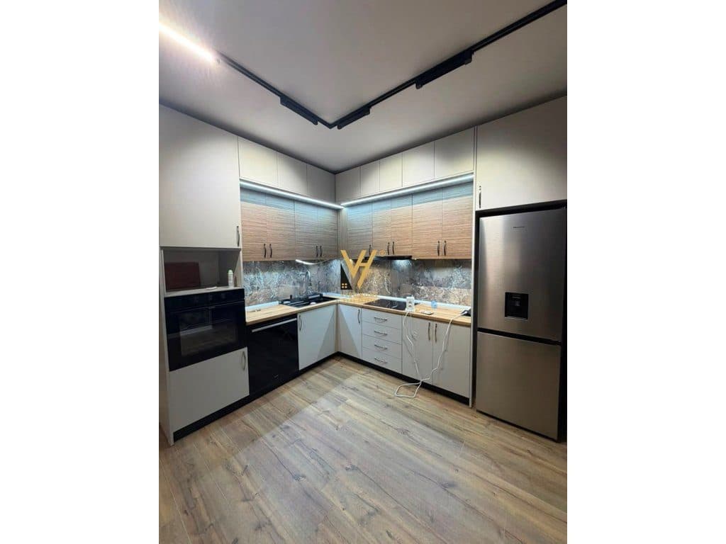 JEPET APARTAMENT 2+1+2+BLK ME QERA TE LIQENI THATE 1.000 EURO 2