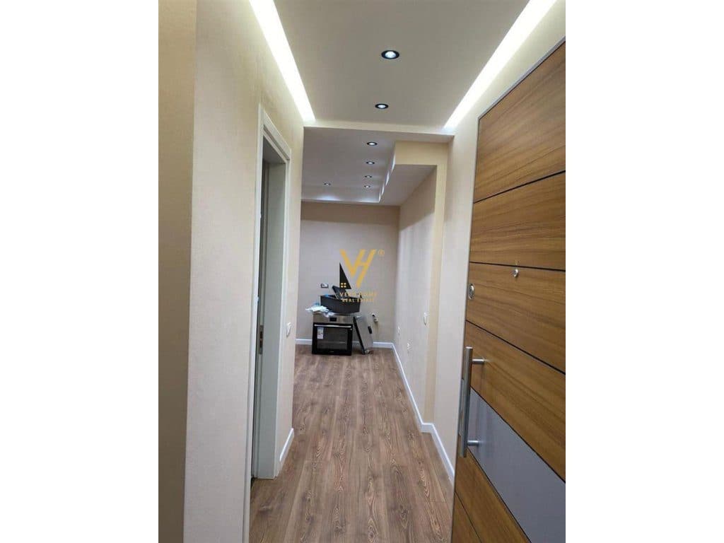 JEPET ZYRE 70 M2 ME QERA TE RRUGA MINE PEZA 650 EURO 2