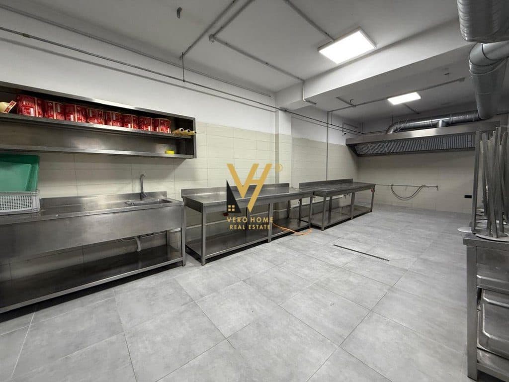 JEPET MAGAZINE 1.200 M2 TE KTHESA E KAMZES 6.000 EURO 4
