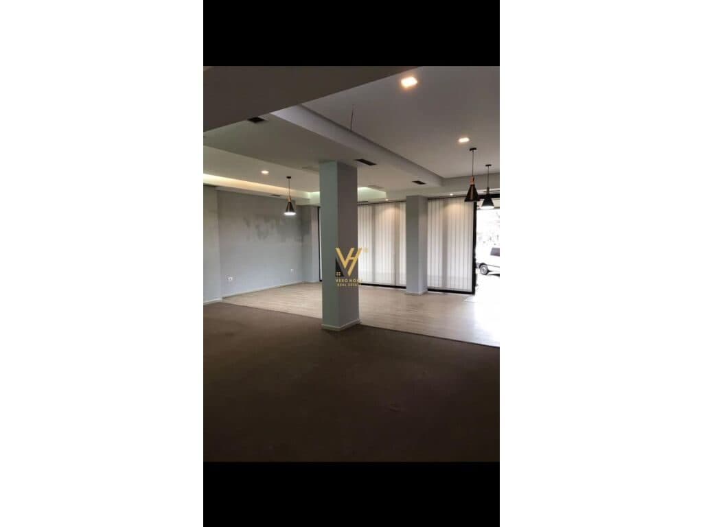 Jepet dyqan me qera te Rruga e Kavajes 100 m2 2