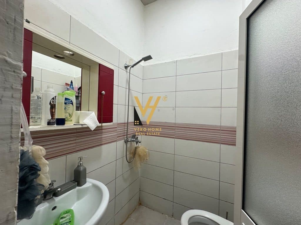 SHITET APARTAMENT 2+1+2+AMBIENT BIZNESI NE QESARAKE 270.000 EURO 4