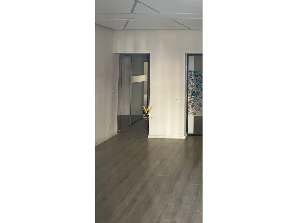 JEPET ZYRE 180 M2 ME QERA TE BLLOKU 3.000 EURO 2
