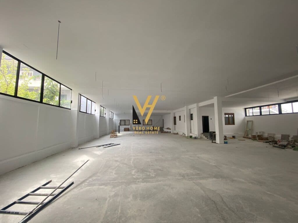 Jepet Magazine me qera te Rruga 5 Maji 600 m2 2