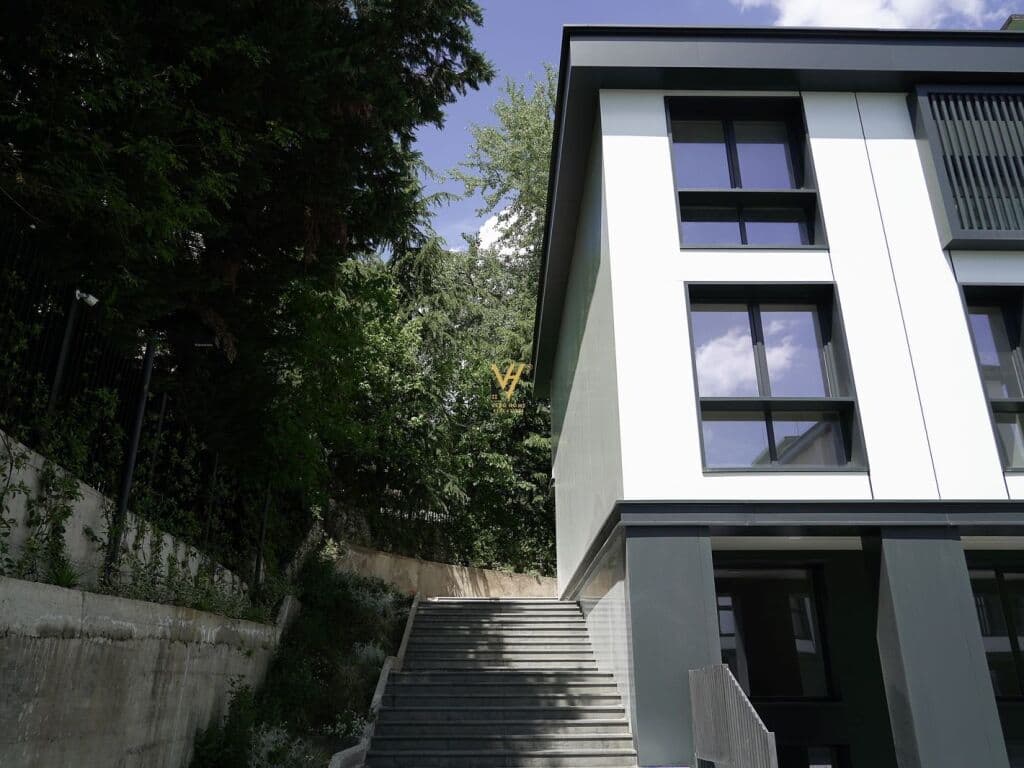 Shitet Apartament 2+1+2+ballkon te Kompleksi Altea , Sauku 149 m2 1