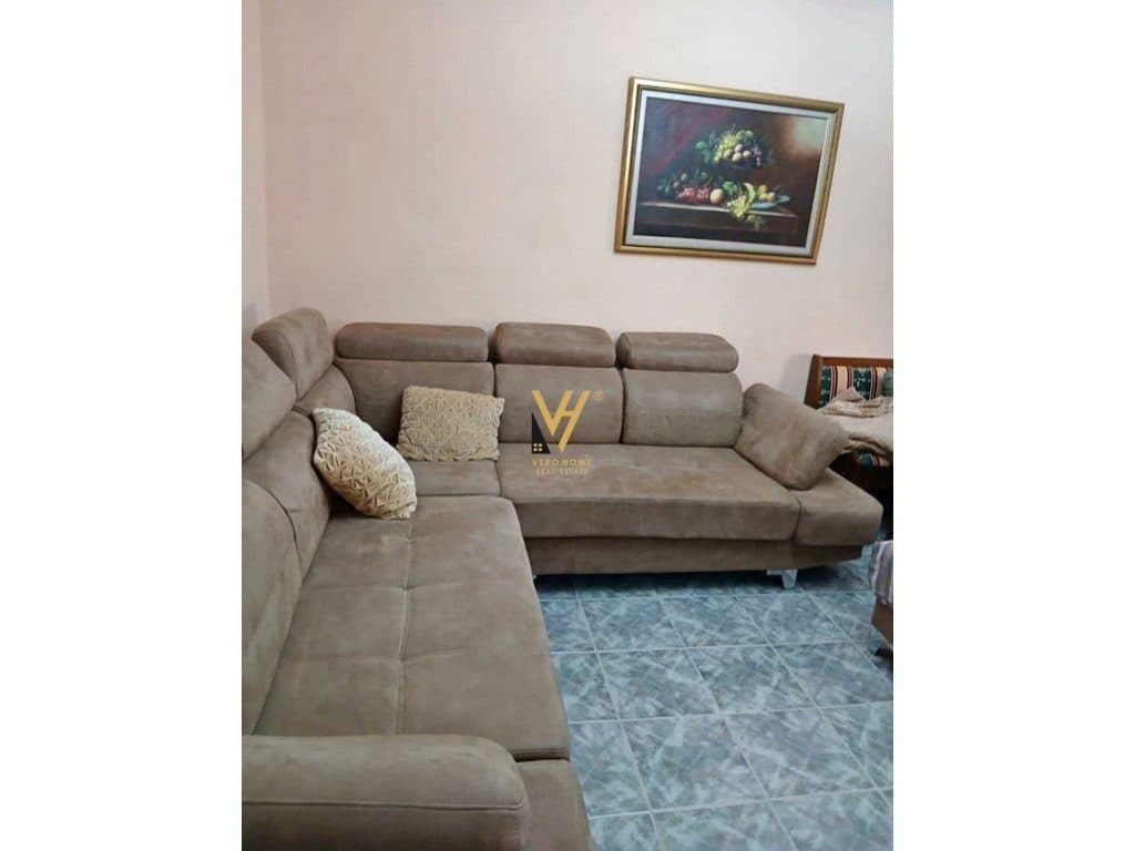 JEPET APARTAMENT 2+1 ME QERA TE SHKOLLA E KUQE 60.000 LEKE