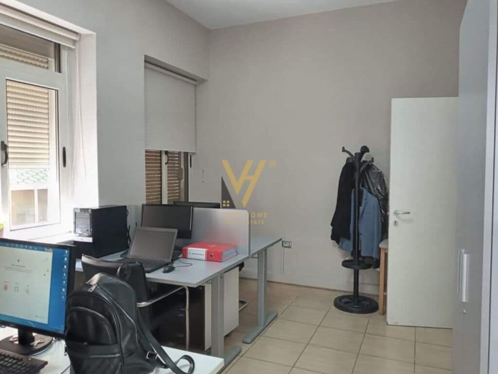Jepet zyre me qera te Blloku 150 m2