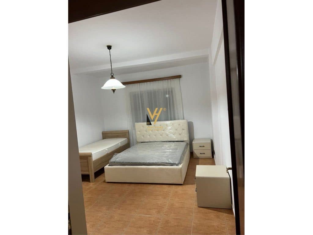 JEPET APARTAMENT 1+1+BLK ME QERA TE STACIONI I TRENIT 55.000 LEKE 3