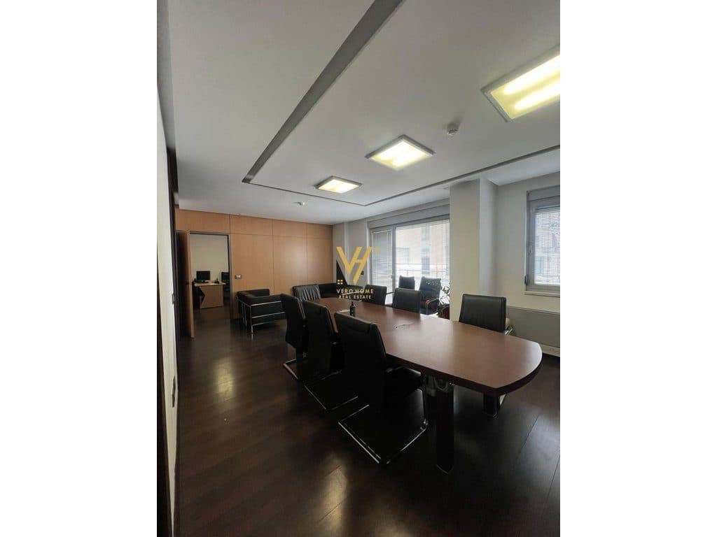 JEPET ZYRE 116 M2 ME QIRA NE BLLOK 2.000 EURO