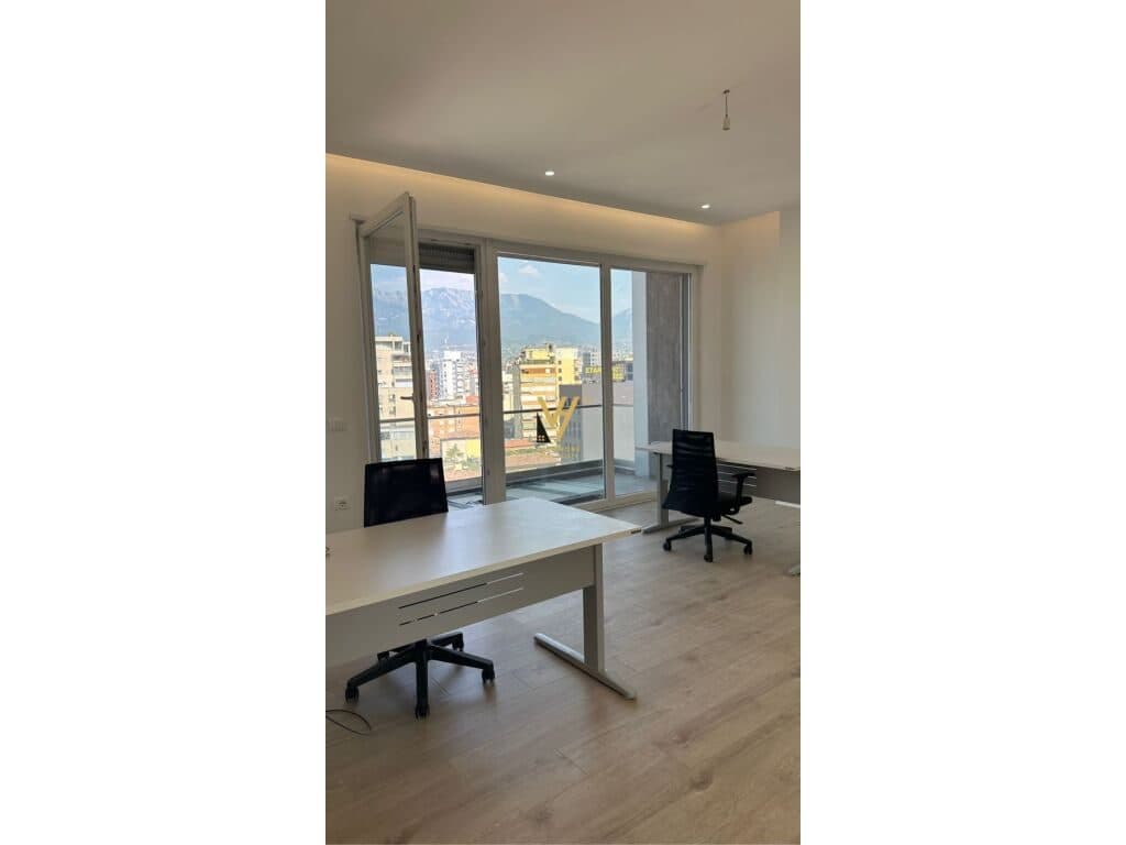 Jepet Zyre me qera te Rruga e Barrikadave 140 m2