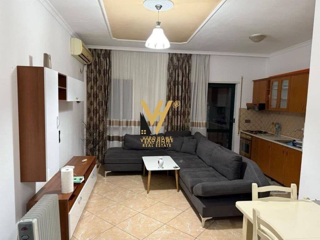 JEPET APARTAMENT 2+1 ME QERA TE GALERIA 650 EURO