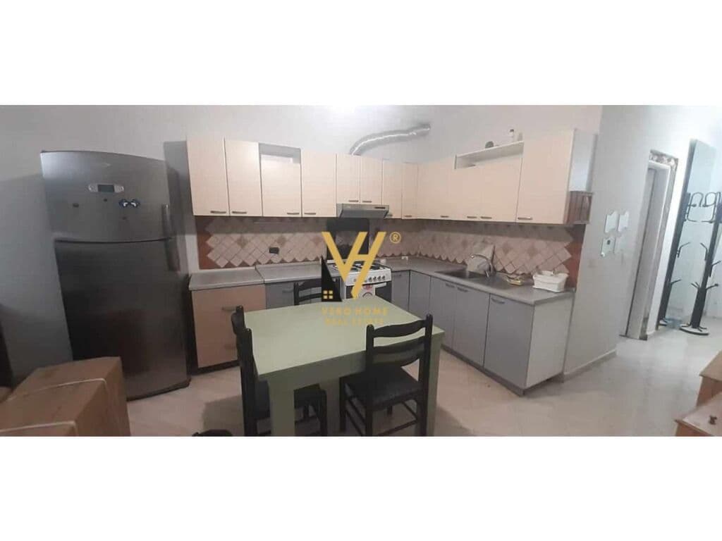 Jepet Apartament 2+1+ballkon me qera te Petro Nini Luarasi 72 m2 2