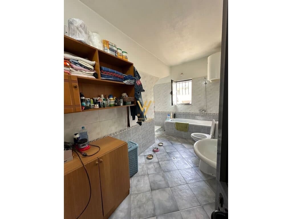 Jepet Vile me qera te Rruga Komuna e Parisit 610 m2 3