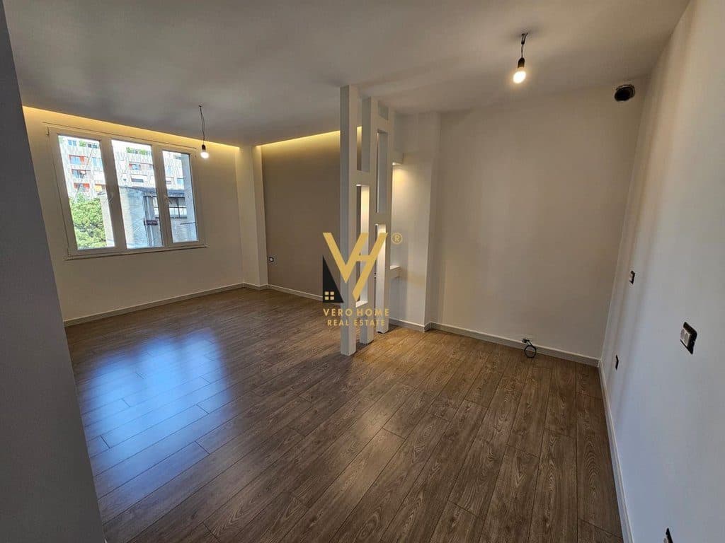 JEPET ZYRE 120 M2 ME QERA TE ZOGU I ZI 1.400 EURO