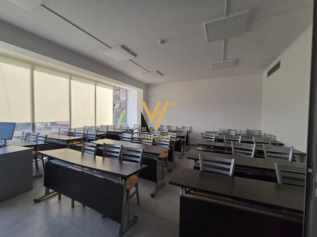 JEPET GODINE BIZNESI 1.340 M2 ME QIRA TE RRUGA E KAVAJES 15.000 EURO 2