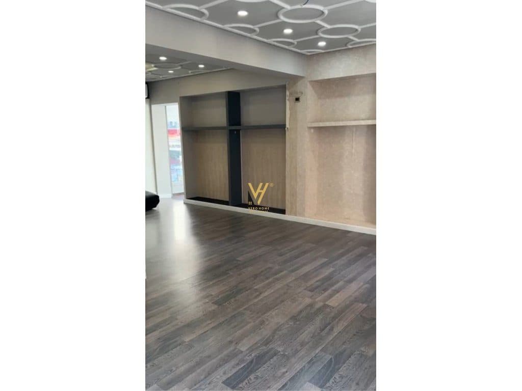 JEPET DYQAN 30 M2 ME QERA NE BLLOK 150.000 LEKE