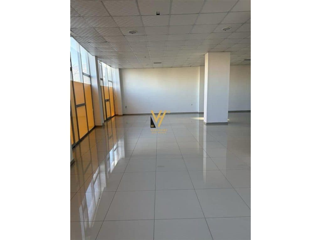 JEPET AMBIENT 180 M2 ME QERA NE PASKUQAN 700 EURO