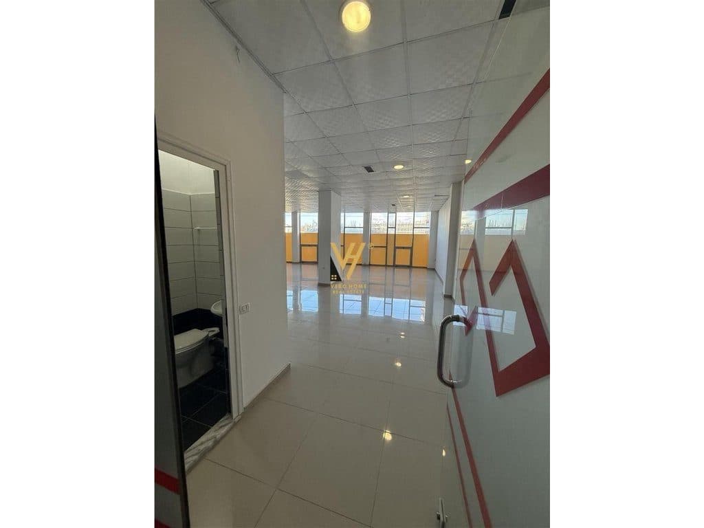JEPET AMBIENT BIZNESI 220 M2 ME QERA NE PASKUQAN 75.000 LEKE