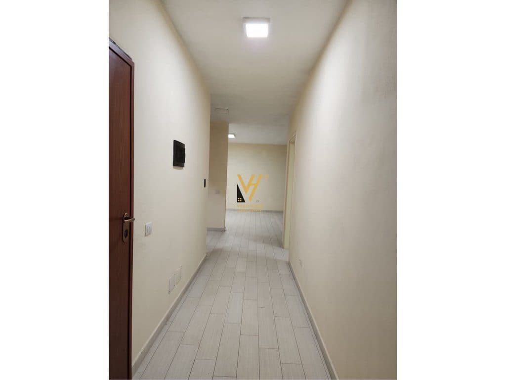 JEPET ZYRE 142 M2 ME QERA TE PAZARI I RI 120.000 LEKE 4