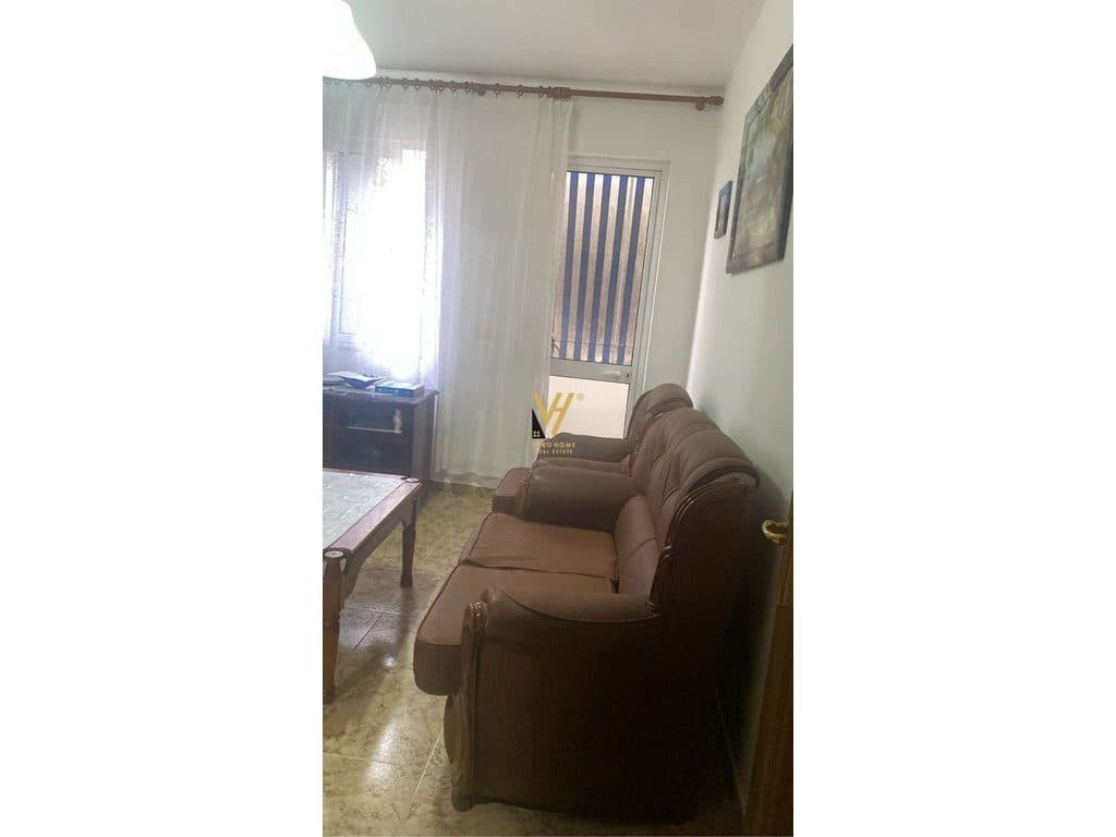 JEPET APARTAMENT 1+1+BLK ME QERA TE KOMUNA PARISIT 55.000 LEKE 2