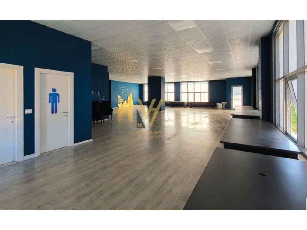 Shitet ambjent biznesi te Rruga Bardhyl 240 m2 3