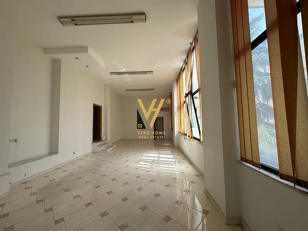 JEPET AMBIENT BIZNESI 100 M2 ME QIRA NE BRRYL 1.000 EURO 3