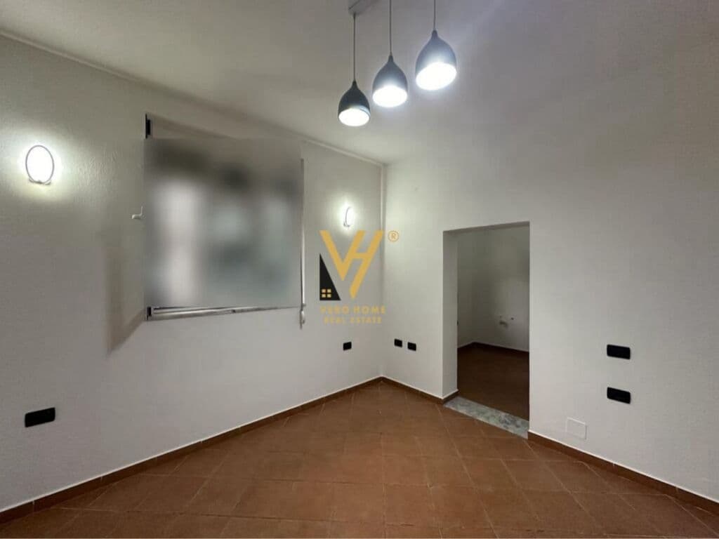 Jepet zyre me qera tek Garda 25 m2 2