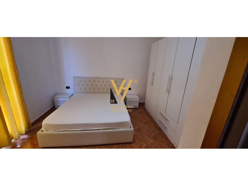 JEPET APARTAMENT 1+1 ME QERA TEK VILA GOLD, QENDER 50.000 LEKE 4