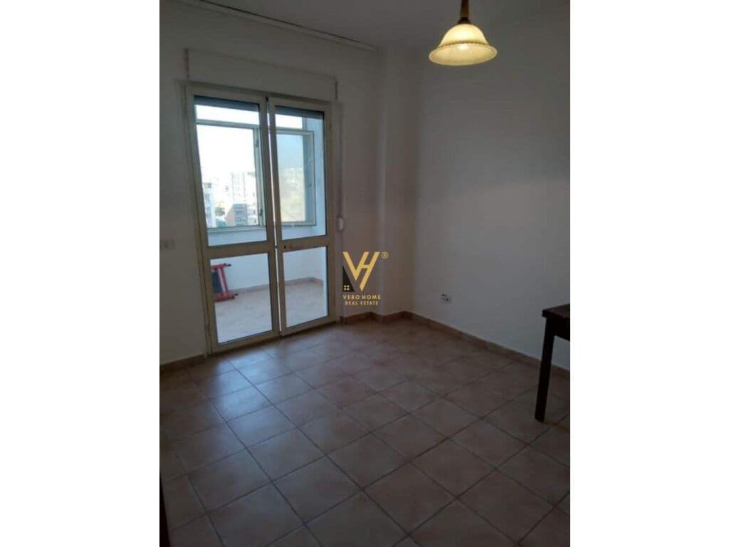 Jepet zyre me qera te Bulevardi Zhan Dark 140 m2 3