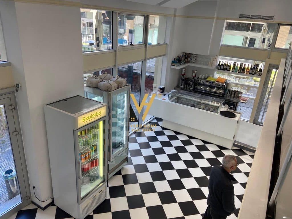 JEPET AMBIENT BIZNESI 330 M2 ME QIRA TE DELIJORGJI 200.000 LEKE