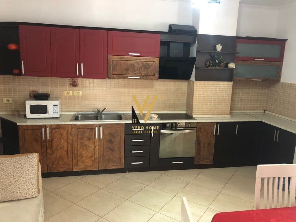 JEPET APARTAMENT 2+1+2 ME QIRA TE STACIONI I TRENIT 70.000 LEKE 3