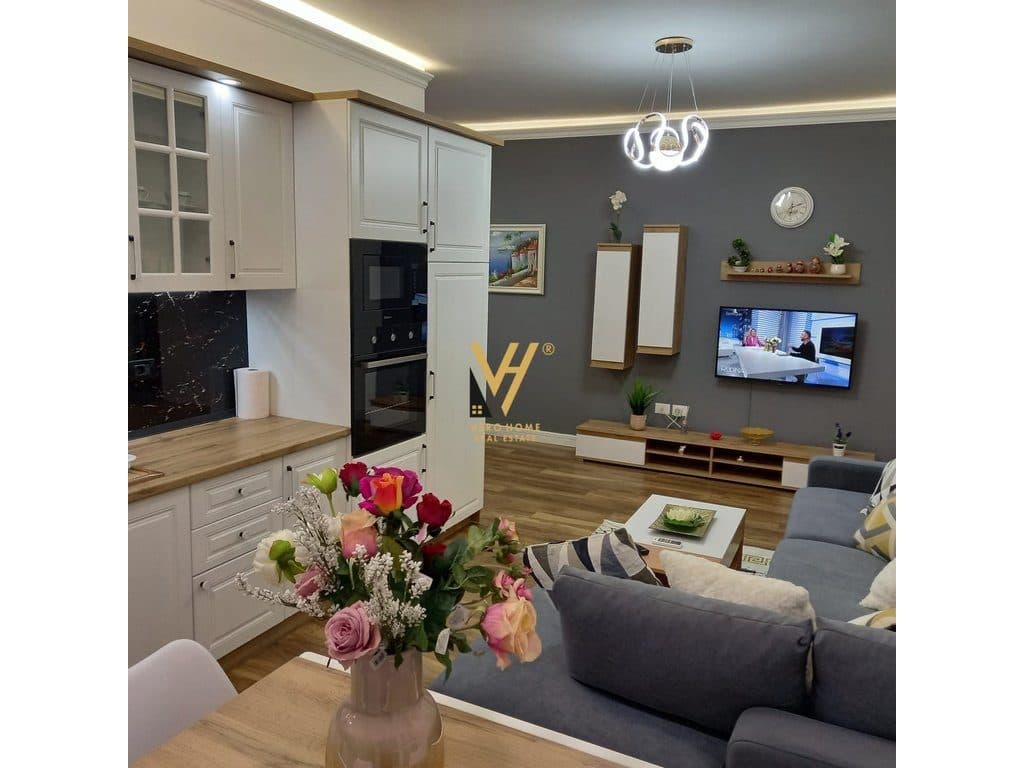 JEPET APARTAMENT 1+1 ME QIRA NE BLLOK,RRUGA MARGARITA TUTULANI 75.000 LEKE 2