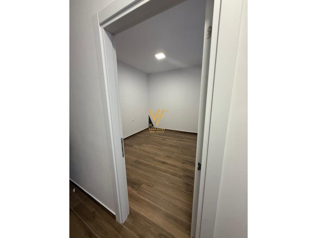 JEPET ZYRE 105 M2 ME QIRA TE FARMACIA 10- 550 EURO 3