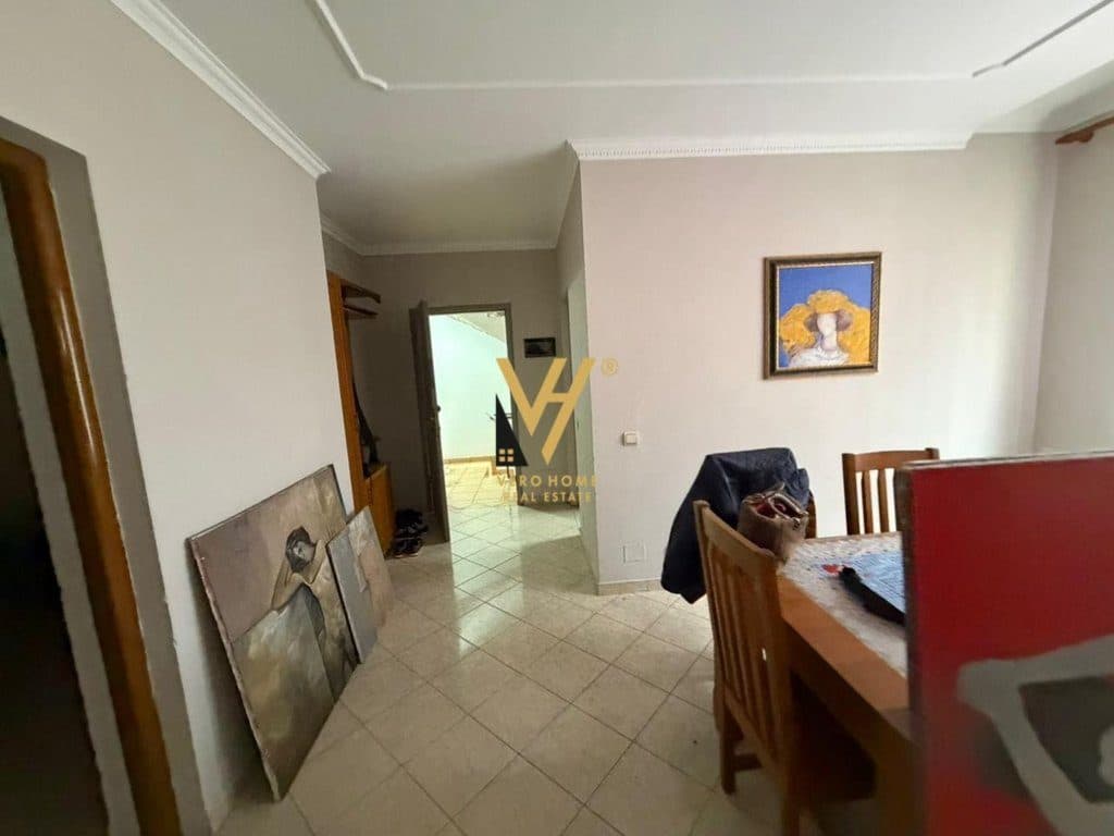 JEPET AMBIENT BIZNESI 80 M2 ME QIRA TE RRUGA E KAVAJES 60.000 LEKE 2