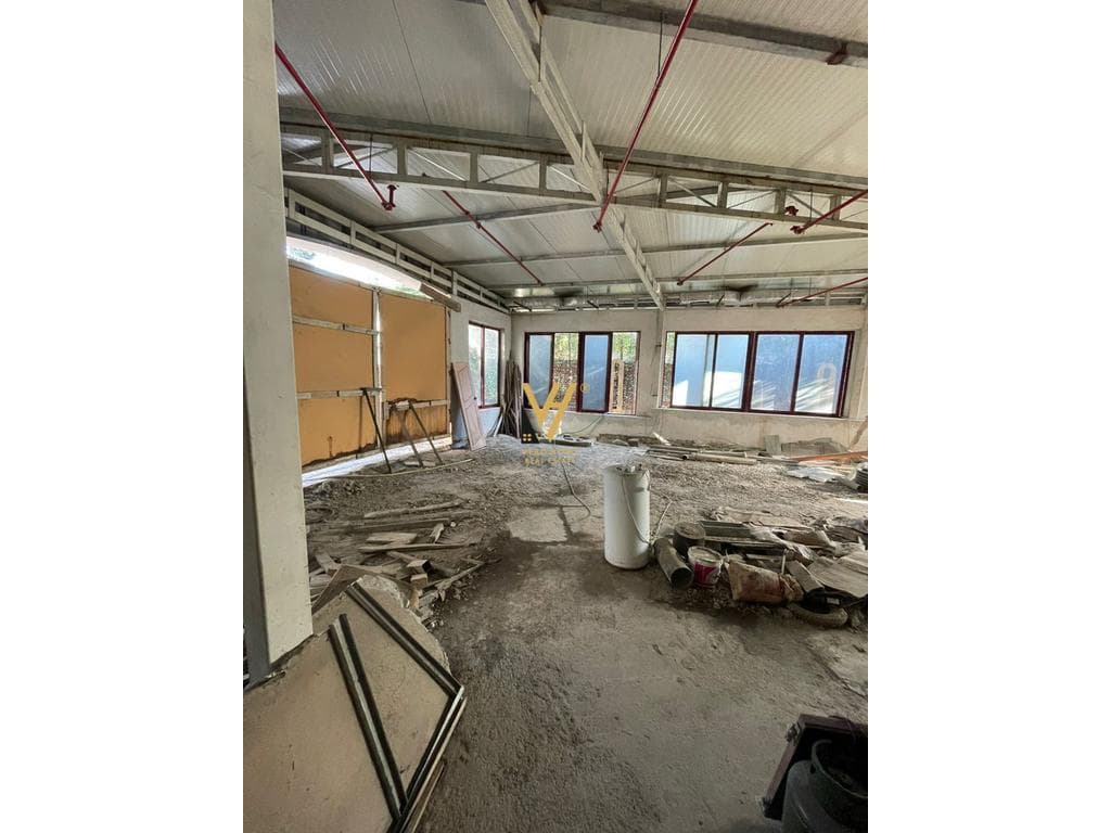 JEPET GODINE BIZNESI 2500 M2 ME QERA NE SELITE 13.000 EURO