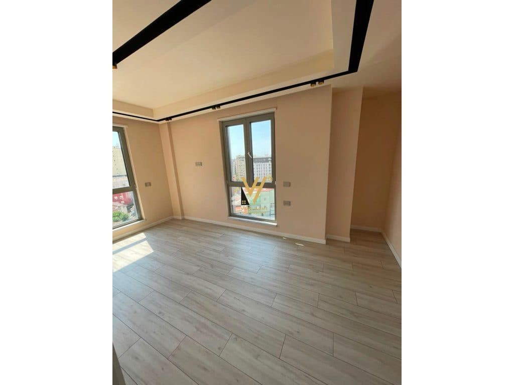 JEPET AMBIENT BIZNESI 105 M2 ME QIRA TE RRUGA E KAVAJES 140.000 LEKE 4