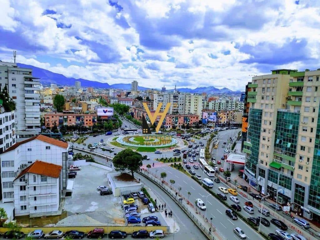 JEPET ZYRE 100 M2 ME QIRA TE ZOGU I ZI 1.000 EURO 1