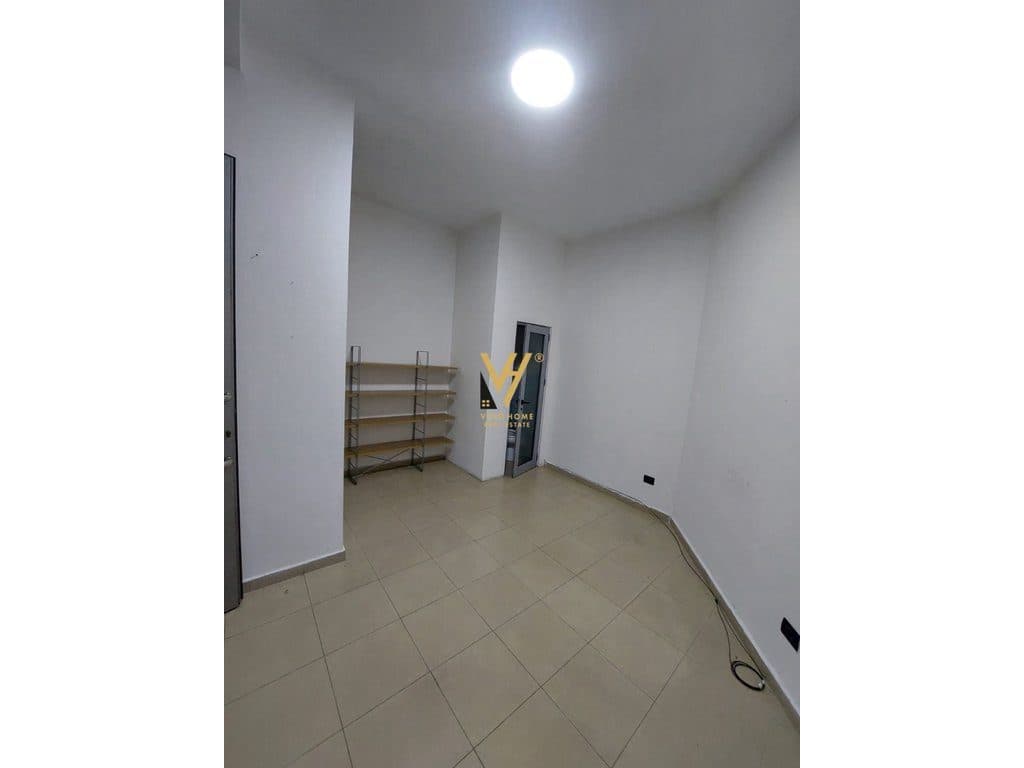 SHITET DYQAN 21.5 M2 NE QENDER,RR.BARDHOK BIBA 175.000 EURO 1