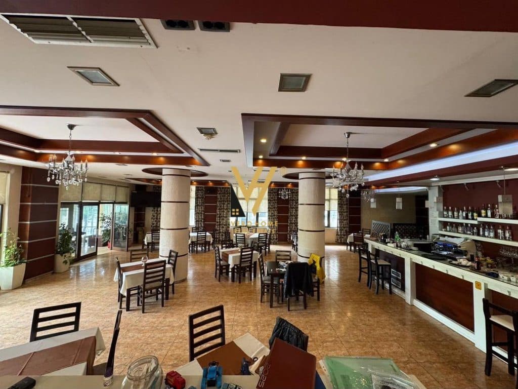 JEPET LOKAL 200 M2 ME QERA NE PORCELAN 150.000 LEKE