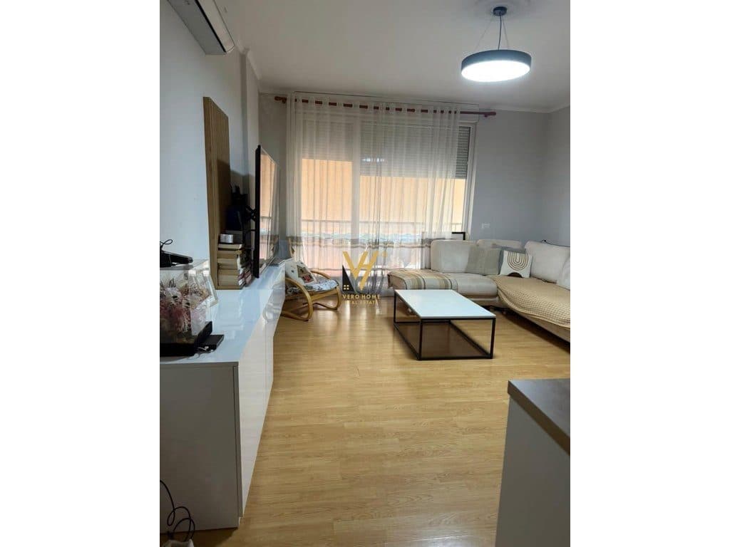 JEPET APARTAMENT 1+1 ME QIRA TE 21 DHJETORI 60.000 LEKE 2