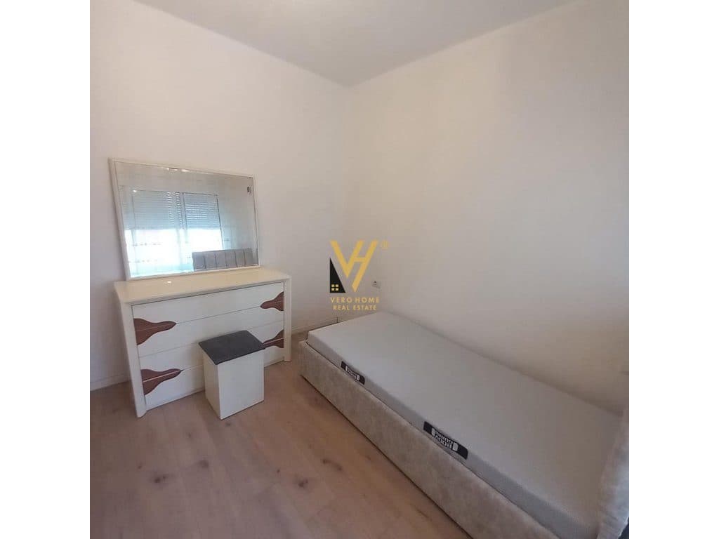 JEPET APARTAMENT 2+1+2+BLK ME QERA NE YZBERISHT 55.000 LEKE 3