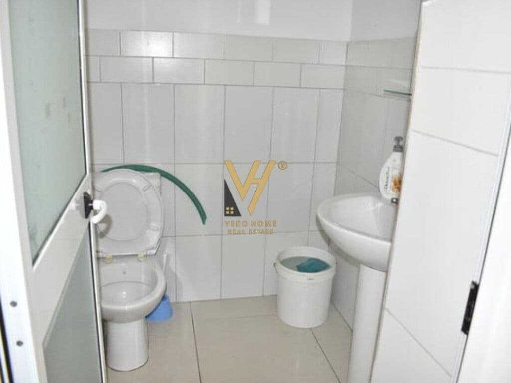 Shitet ambjent komercial ne Blloke 335.5 m2 4